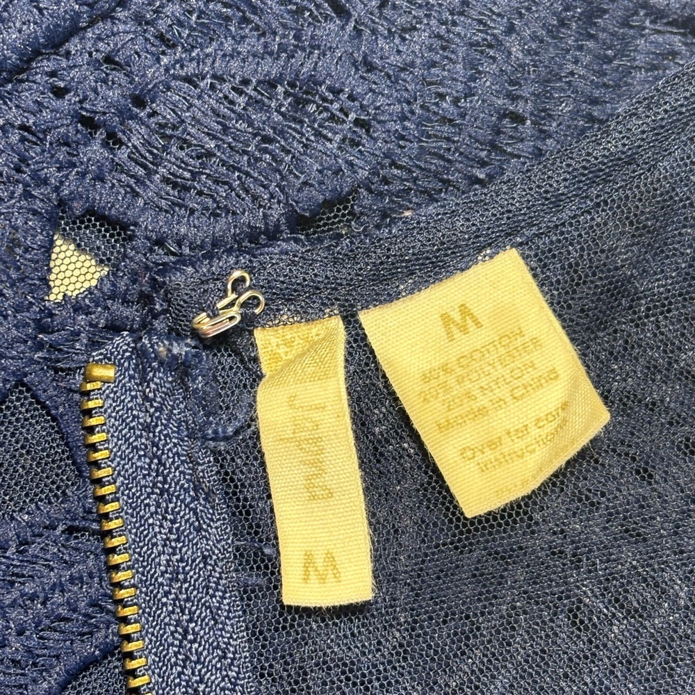 Japna Blue Floral and Lace Top. Medium. - Picture 8 of 8